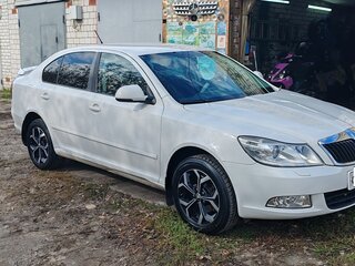 2011 Skoda Octavia DSG7 II (A5) Рестайлинг, белый, 650000 рублей, вид 2