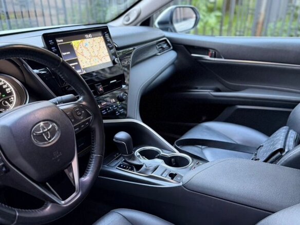 2021 Toyota Camry VIII (XV70) Рестайлинг, белый, 3400000 рублей - вид 8