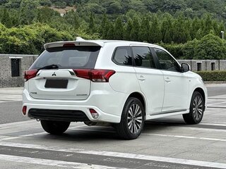 2022 Mitsubishi Outlander III Рестайлинг 3, белый, 2900900 рублей, вид 2