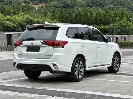 2022 Mitsubishi Outlander III Рестайлинг 3, белый, 2900900 рублей, вид 2
