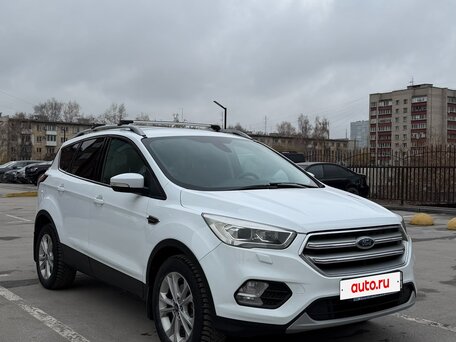 2018 Ford Kuga II Рестайлинг, белый, 1900000 рублей, вид 3