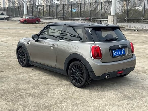 2020 Mini Hatch Cooper III (F55/F56) Рестайлинг, серый, 2050000 рублей - вид 6