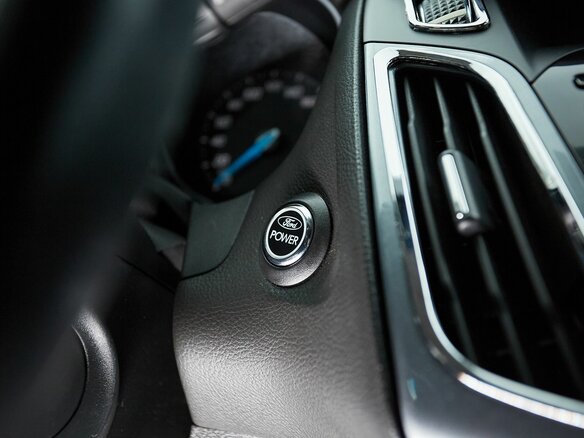 2011 Ford Focus III, коричневый, 937000 рублей - вид 15