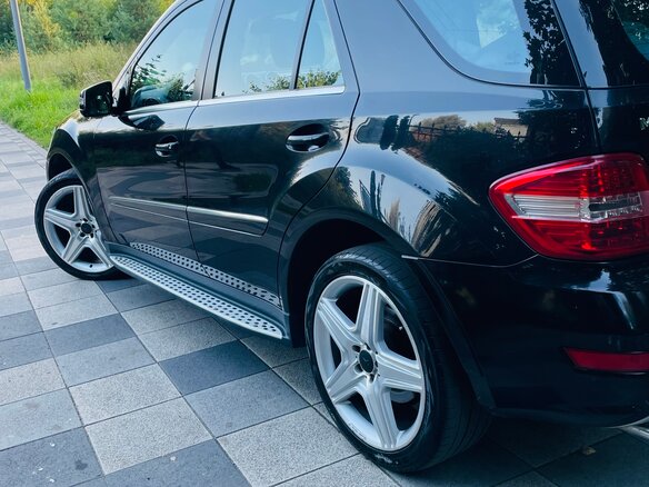 2010 Mercedes-Benz M-Класс 350 II (W164) Рестайлинг, чёрный - вид 3