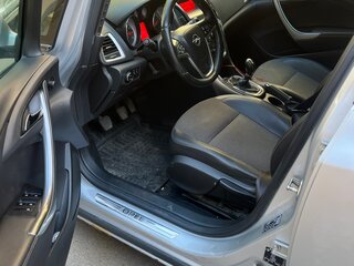 2012 Opel Astra J Рестайлинг, серебристый, 680000 рублей, вид 4