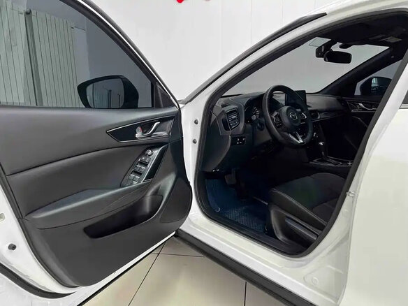 2023 Mazda CX-4 I Рестайлинг, белый, 1770000 рублей - вид 6