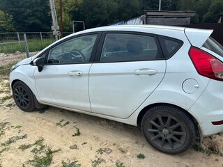 2016 Ford Fiesta Mk6 Рестайлинг, белый, 600000 рублей, вид 5