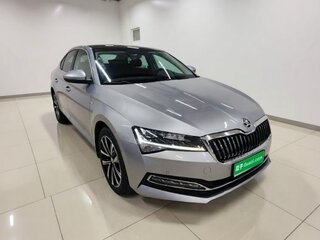 2022 Skoda Superb III Рестайлинг, серебристый, 2230000 рублей, вид 3