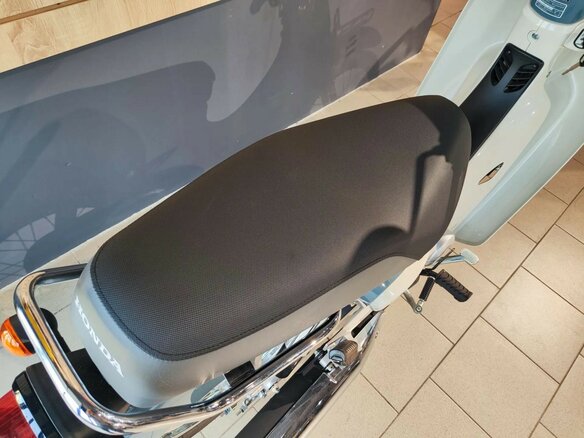 2026 Honda Super Cub, серый, 349900 рублей - вид 12