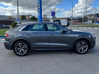 2021 Audi Q8 45 TDI I (4M), серый, 6500000 рублей, вид 4