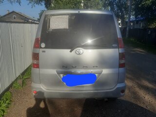 2003 Toyota Noah I (R60), серебристый, 950000 рублей, вид 4