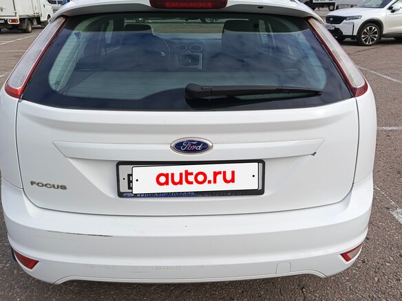 2011 Ford Focus II Рестайлинг, белый, 680000 рублей - вид 2