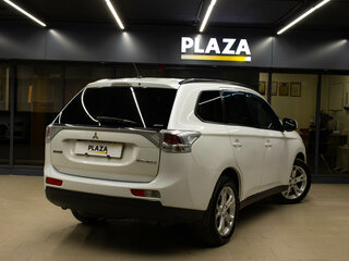 2012 Mitsubishi Outlander III, белый, 1500000 рублей, вид 4