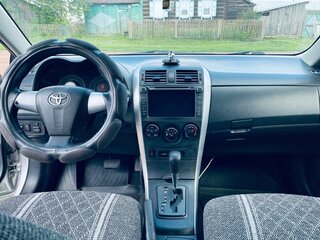 2010 Toyota Corolla X (E140, E150) Рестайлинг, серебристый, 900000 рублей, вид 5