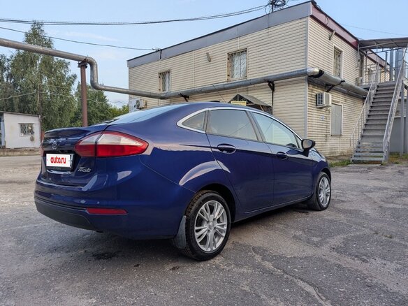 2016 Ford Fiesta Mk6 Рестайлинг, синий - вид 5