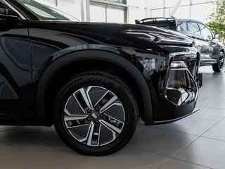2026 Geely EX5 Гибрид EM-R, чёрный, 3829990 рублей, вид 4