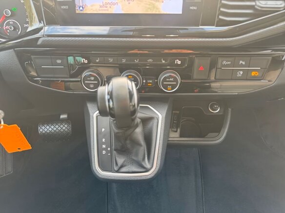 2022 Volkswagen Multivan T6 Рестайлинг, белый, 5200000 рублей - вид 10