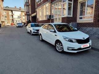 2015 Kia Rio III Рестайлинг, белый, 850000 рублей, вид 2