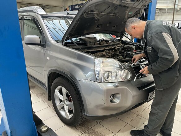 2008 Nissan X-Trail II, серый, 999000 рублей