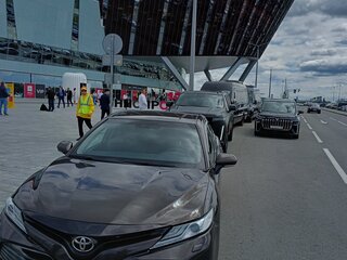 2019 Toyota Camry VIII (XV70), серый, 1900000 рублей, вид 1