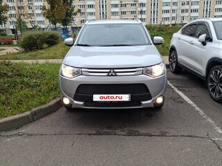 2014 Mitsubishi Outlander III Рестайлинг, серебристый, 1600000 рублей, вид 2
