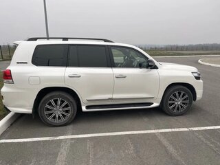 2017 Toyota Land Cruiser 200 Series Рестайлинг 2, белый, 5530000 рублей, вид 1