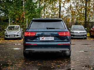 2018 Audi Q7 II (4M), синий, 4055000 рублей, вид 4