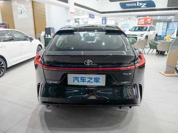 2026 Toyota bZ5 550, чёрный, 4181000 рублей - вид 4
