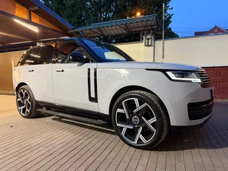 2022 Land Rover Range Rover P400 MHEV V, серый, 14800000 рублей, вид 3