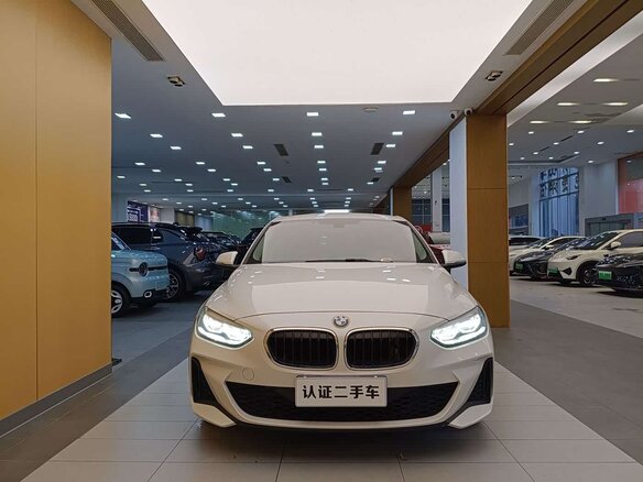 2021 BMW 1 серии 120i III (F52) Рестайлинг, белый, 1335000 рублей - вид 1
