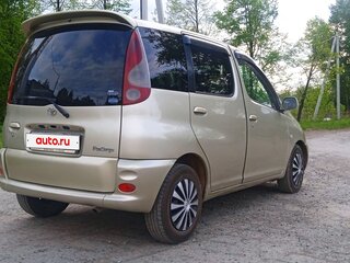 2002 Toyota FunCargo, серый, 375000 рублей, вид 4