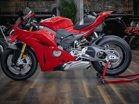 2026 Ducati Panigale V4, красный, 3790000 рублей, вид 3