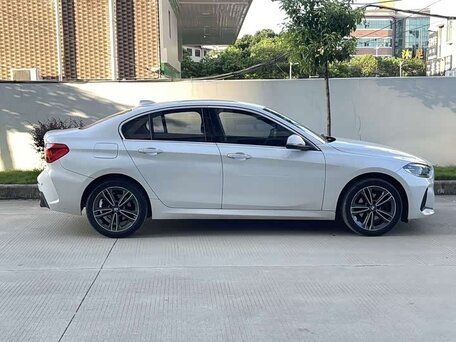 2022 BMW 1 серии 120i III (F52) Рестайлинг, белый, 1820000 рублей, вид 2