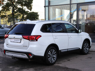 2019 Mitsubishi Outlander III Рестайлинг 3, белый, 1833000 рублей, вид 4