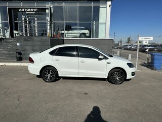 2016 Volkswagen Polo V Рестайлинг, белый, 1050000 рублей, вид 4
