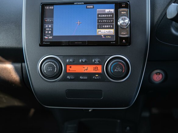 2015 Nissan Leaf 30kWh I (ZE0/AZE0), чёрный, 1110000 рублей - вид 14