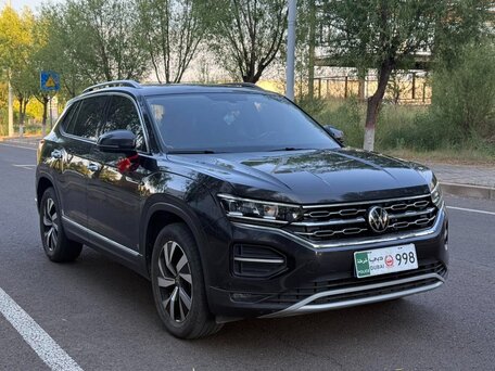 2022 Volkswagen Tayron I, чёрный, 1548961 рублей, вид 3