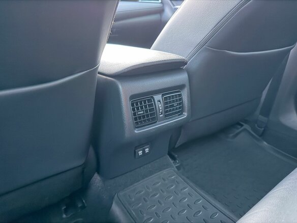 2018 Toyota Camry VIII (XV70), серебристый, 2499000 рублей - вид 26