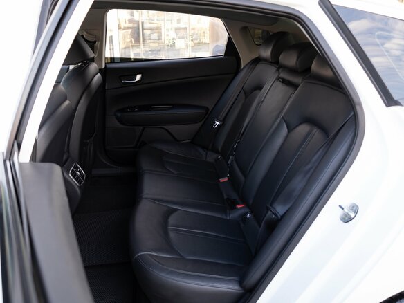 2019 Kia Optima IV Рестайлинг, белый, 1895000 рублей - вид 18