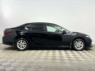 2021 Toyota Camry VIII (XV70), чёрный, 1914900 рублей, вид 5