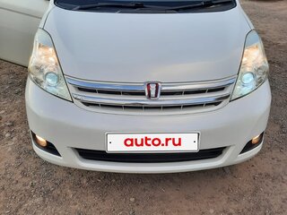 2010 Toyota ISis I Рестайлинг, белый, 1600000 рублей, вид 1
