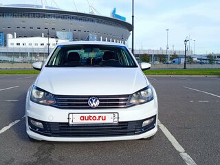 2018 Volkswagen Polo V Рестайлинг, белый, 830000 рублей, вид 1
