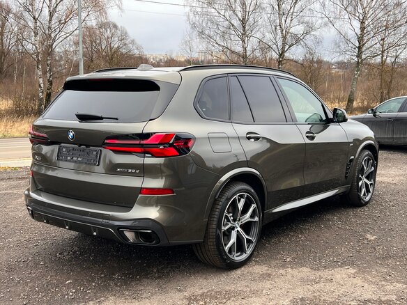 2024 BMW X5 30d IV (G05/G18) Рестайлинг, зелёный, 11490000 рублей - вид 3