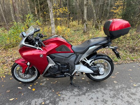 2010 Honda VFR 1200, красный, 660000 рублей, вид 5