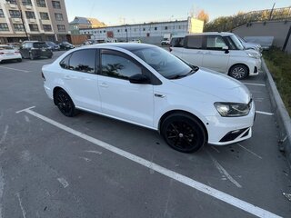 2017 Volkswagen Polo V Рестайлинг, белый, 1300000 рублей, вид 3