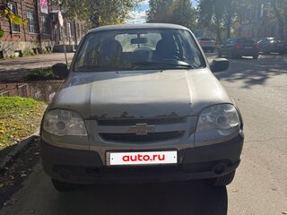 2011 Chevrolet Niva I Рестайлинг, серый, 300000 рублей, вид 2