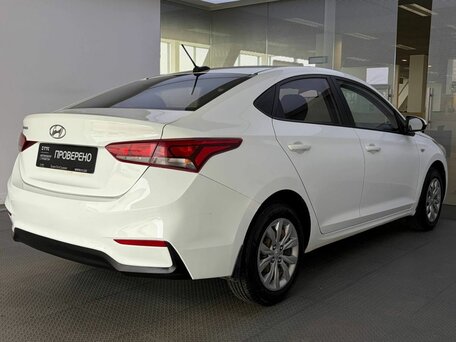 2018 Hyundai Solaris II, белый, 1055000 рублей, вид 5