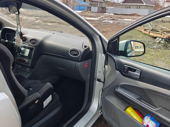 2011 Ford Focus II Рестайлинг, серебристый, 500000 рублей - вид 6