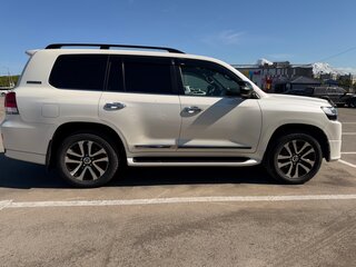 2019 Toyota Land Cruiser 200 Series Рестайлинг 2, белый, 11600000 рублей, вид 2