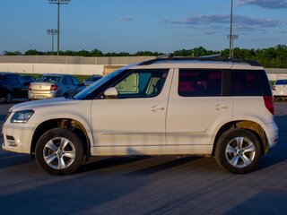 2015 Skoda Yeti I Рестайлинг, белый, 880000 рублей, вид 3